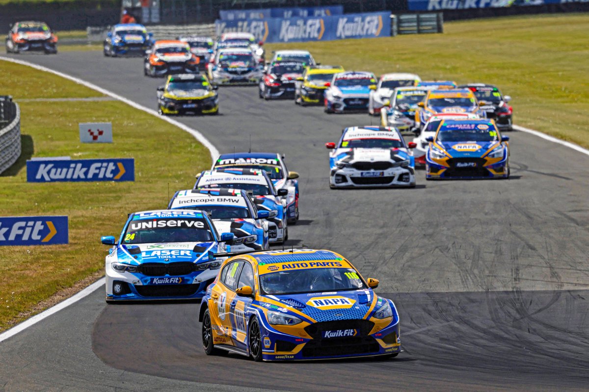 The 2024 Kwik Fit British Touring Car Championship returns to Snetterton for a springtime clash on the 300 circuit next month (25/26 May). Advance tickets are available now, under-13s go FREE 🚘 ⚔ 🚗 📲 snetterton.co.uk/news/2024/apr/…