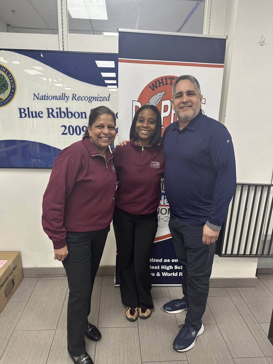 TheFundChicago's tweet image. It&apos;s still #APpreciationWeek at the Fund. Fund members brought treats to Thomas Kelly College Preparatory, Walter Payton College Preparatory, Whitney M. Young Magnet, Jones College Prep, Gurdon S. Hubbard, and Air Force Academy. #CPSrunsonAPs