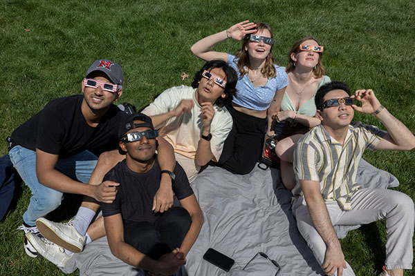 Solar eclipse 2024 at Miami University: Our photo and video team captured the wonder of the April 8 total eclipse. View the photo gallery miamioh.edu/news/2024/04/e…
