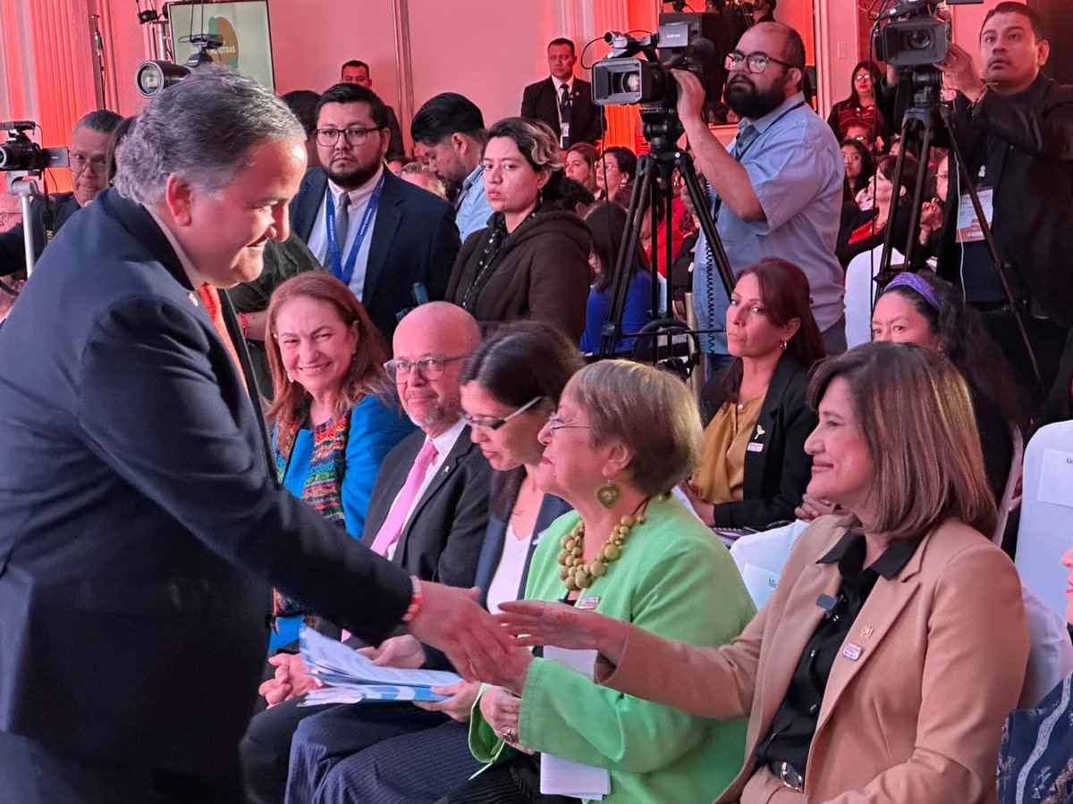 Reconocemos de manera especial la participación de Michelle Bachelet, ex presidenta de #Chile, ex directora Ejecutiva de @ONUMujeres y ex Alta Comisionada de @ONU_es #DDHH, y con la representación al más alto nivel del Gobierno de Guatemala con la Vicepresidenta @KarinHerreraVP