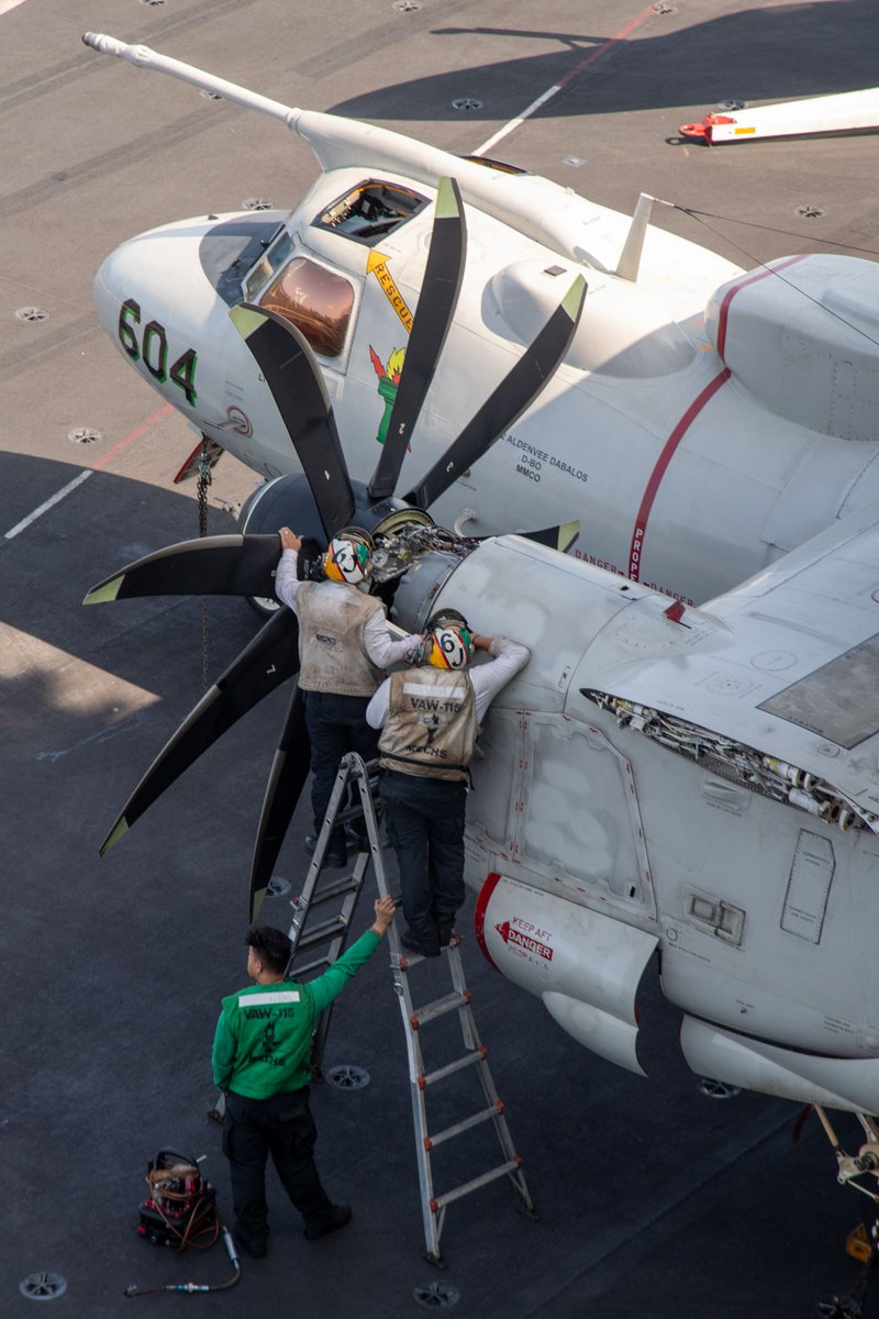 U.S. Sailors perform maintenance on an E-2D Hawkeye on the flight deck aboard the Nimitz-class aircraft carrier USS Theodore Roosevelt … dvidshub.net/r/k6e4p7 #Navy