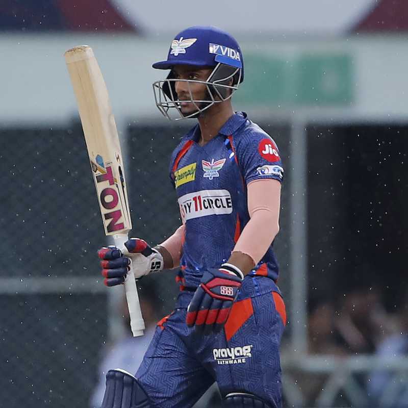 AYUSH BADONI scored brilliant FIFTY.
Not out on 50*(31) run.
LSG 156/7 after 19 Overs.
#LSGvDC #IPL2024