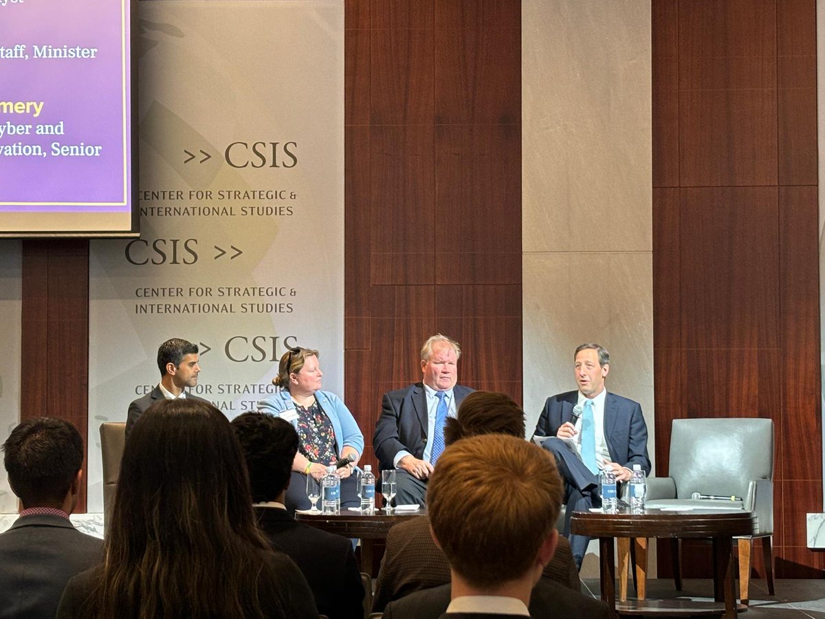 Great getting to talk @CSIS with students today on the geopolitics of technology. Thanks to @UKinUSA's Laura Farhall, @ASPI_DC's @NishankMotwani & @FDD's Mark Montgomery for joining me to discuss AUKUS, emerging technologies, and the 🇺🇸🇦🇺🇬🇧 defense industrial base.