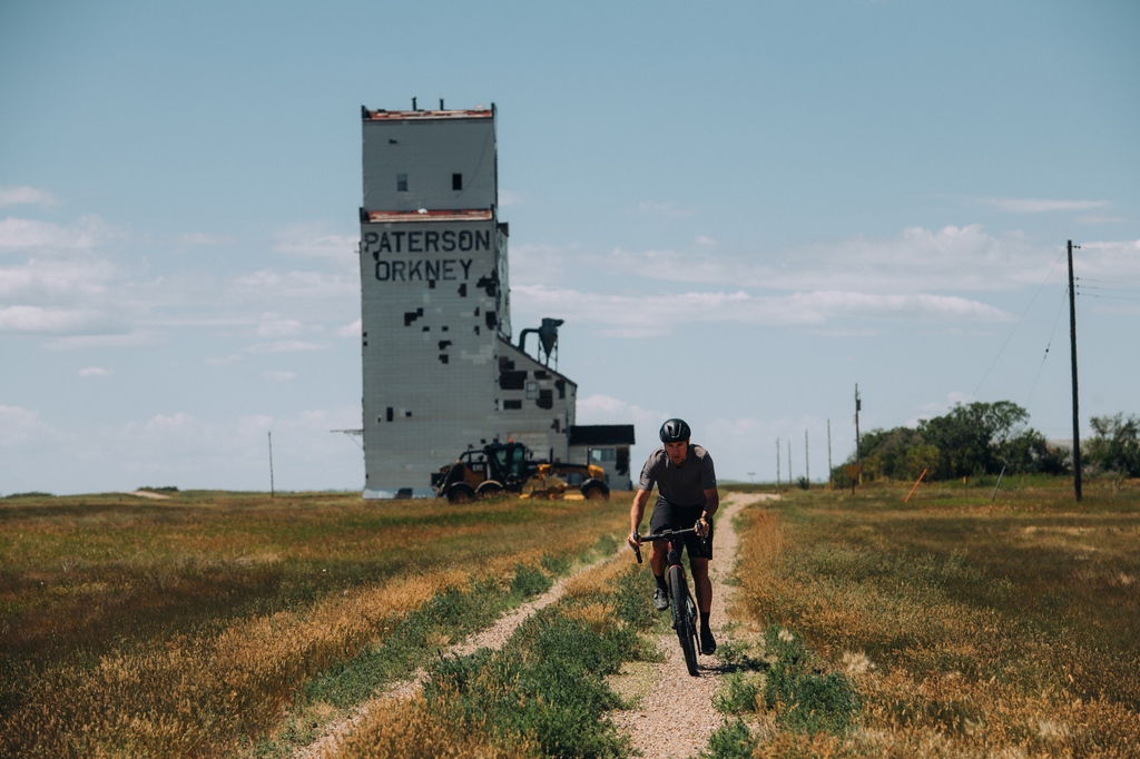 As the sun hits your shoulders, we too have your back when it comes to gravel! ☀️ Our selection of bikes to get you cruising is ready for your picking! Find your nearest location with the link in our bio! . . . #gravelcycling #bikepacking #rockymountaincycles #sunandskisports