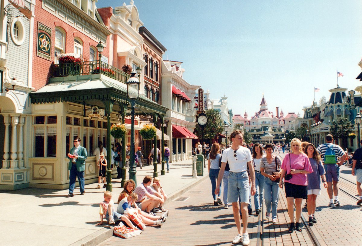 Imagine a time when EVERY guest in this picture was experiencing the park for the first time! April 1992.