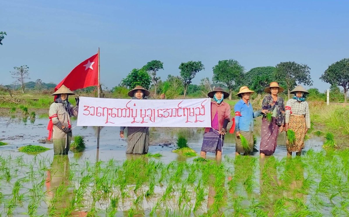Revolutionary residents from a village of #Khin_U Twp, #Sagaing Region, staged an anti-coup demonstration to demolish the #MilitaryDictatorship on Apr12.

#AgainstConscriptionLaw           
#2024Apr12Coup               
#WhatsHappeningInMyanmar