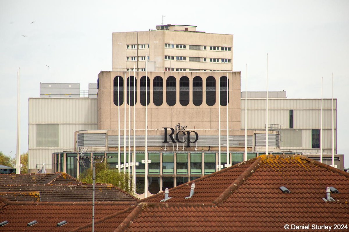 #Birmingham UK, an unusual view of the @BirminghamRep 😎
#BirminghamWeAre #MuddleEarth