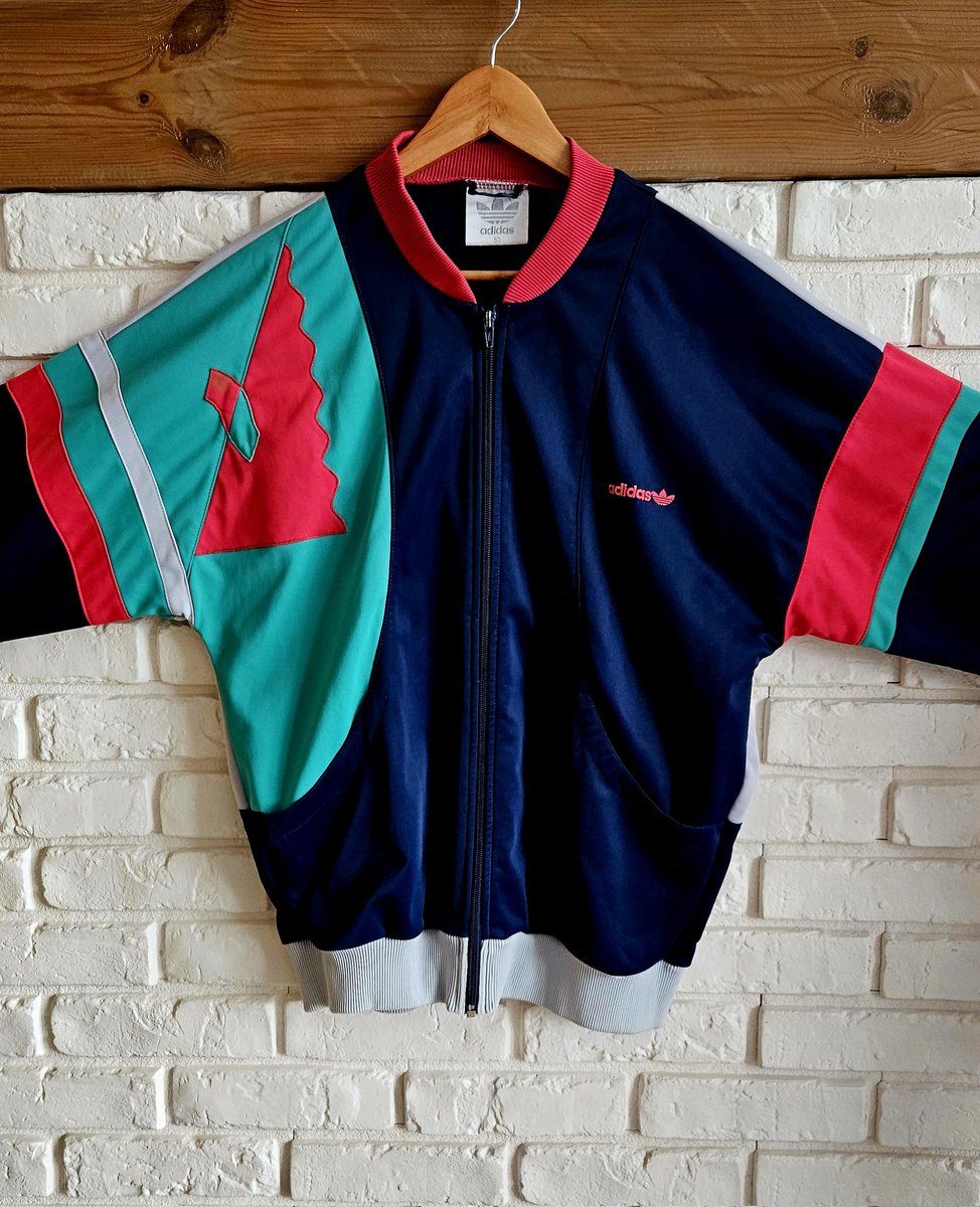 Adidas retro track jacket.
Is this a 90's tag?
@adiFamily_ @Adidas_tracktop 
#Adidas #adidastracktop #adidasvintage