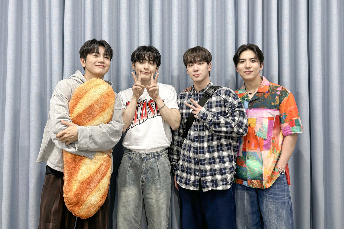 official_ACE7's tweet photo. [📸]

240412 메이크스타 팬사인회 종료!

오늘 에이스와 함께 포근한
시간 보내셨나요?
초이들 에이스 꿈꾸고 🛌
안녕히 주무세요💤

#ACE #에이스
#MyGirl #MyChoice
#에이스마이걸 #ACEMyGirl https://t.co/f7p87YQreA