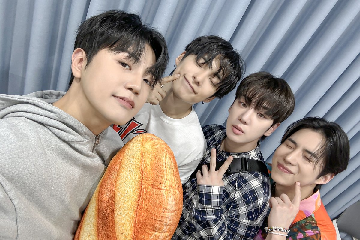 official_ACE7's tweet photo. [📸]

240412 메이크스타 팬사인회 종료!

오늘 에이스와 함께 포근한
시간 보내셨나요?
초이들 에이스 꿈꾸고 🛌
안녕히 주무세요💤

#ACE #에이스
#MyGirl #MyChoice
#에이스마이걸 #ACEMyGirl https://t.co/f7p87YQreA