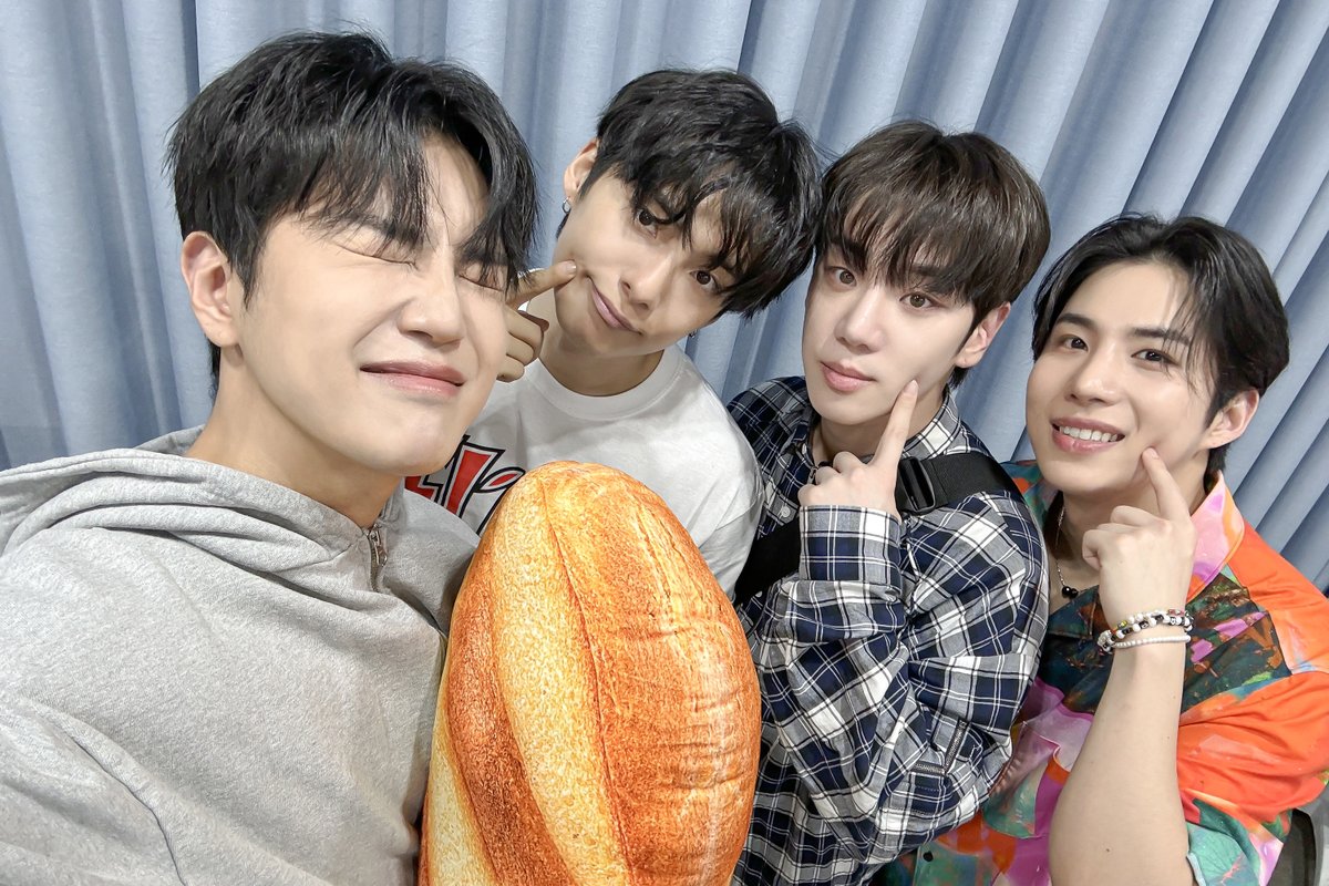 official_ACE7's tweet photo. [📸]

240412 메이크스타 팬사인회 종료!

오늘 에이스와 함께 포근한
시간 보내셨나요?
초이들 에이스 꿈꾸고 🛌
안녕히 주무세요💤

#ACE #에이스
#MyGirl #MyChoice
#에이스마이걸 #ACEMyGirl https://t.co/f7p87YQreA