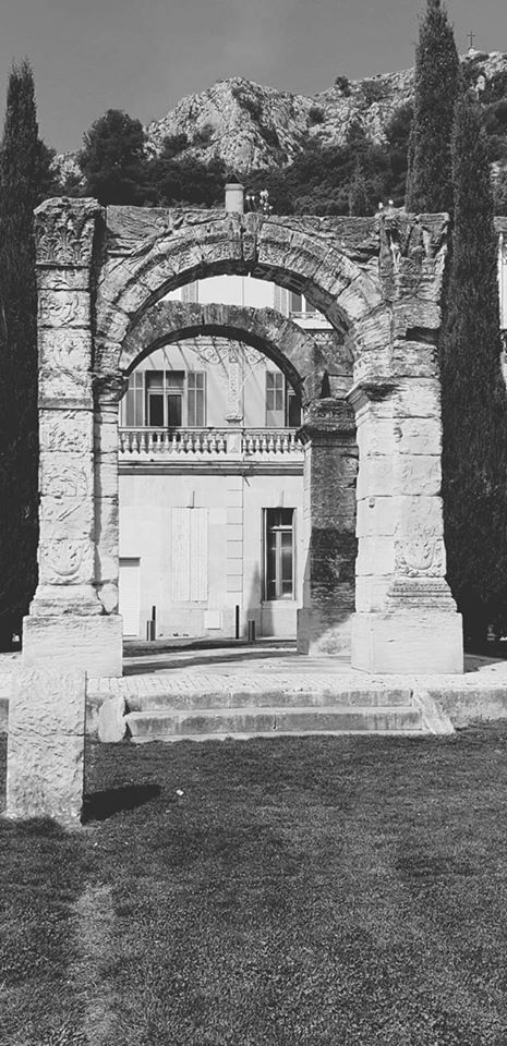 Au pied de la colline Saint-Jacques ! Unique, majestueux ! #cavaillon