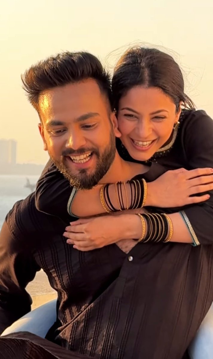 Siya7232's tweet photo. #Elnaz 😁😁
#ShehnaazGill
#ElvishArmy https://t.co/KAVhfWXDio
