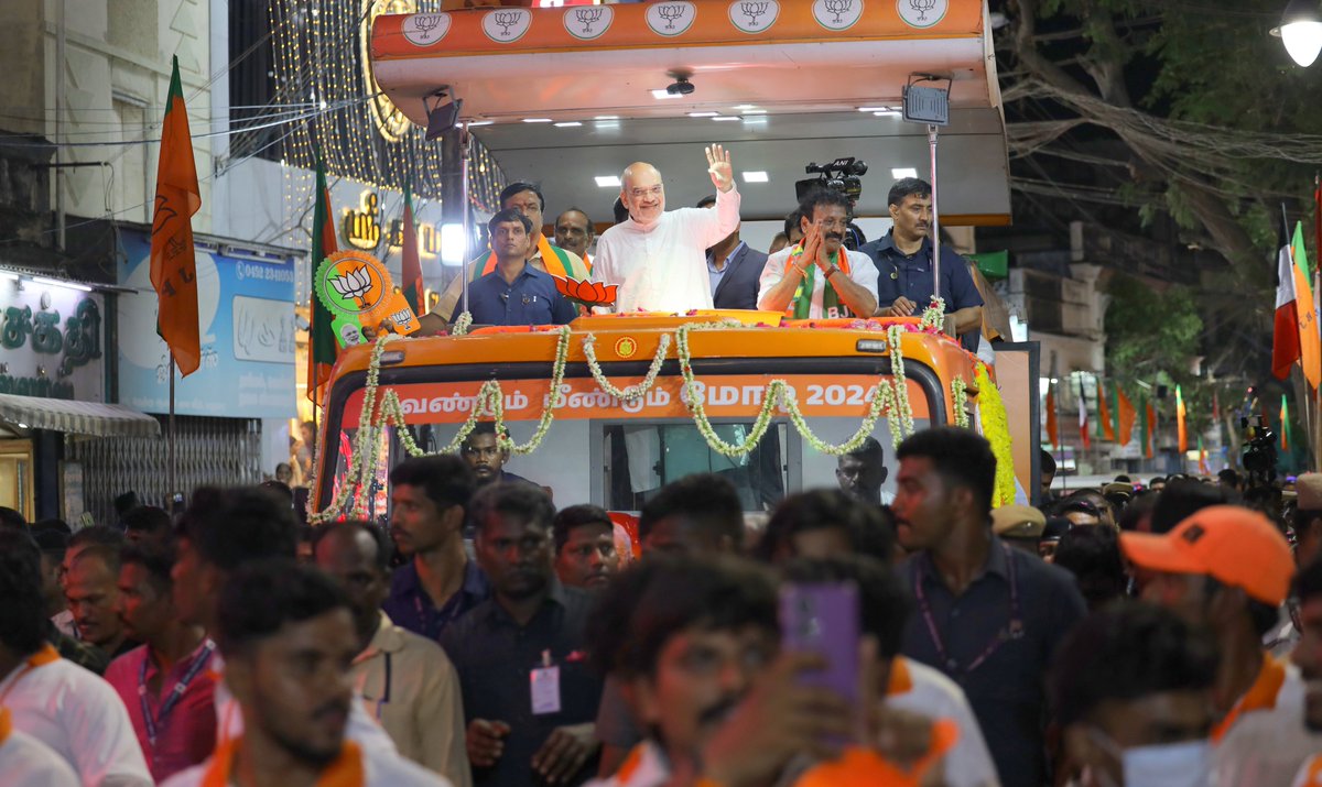 AmitShah's tweet photo. Due to massive corruption during the AIADMK and DMK governments, Madurai &amp; Tamil Nadu could not develop as per their potential. I appeal to the people of Madurai to give the BJP a chance, make the lotus bloom, and have trust in the Modi guarantee. https://t.co/CaHROpjBsf