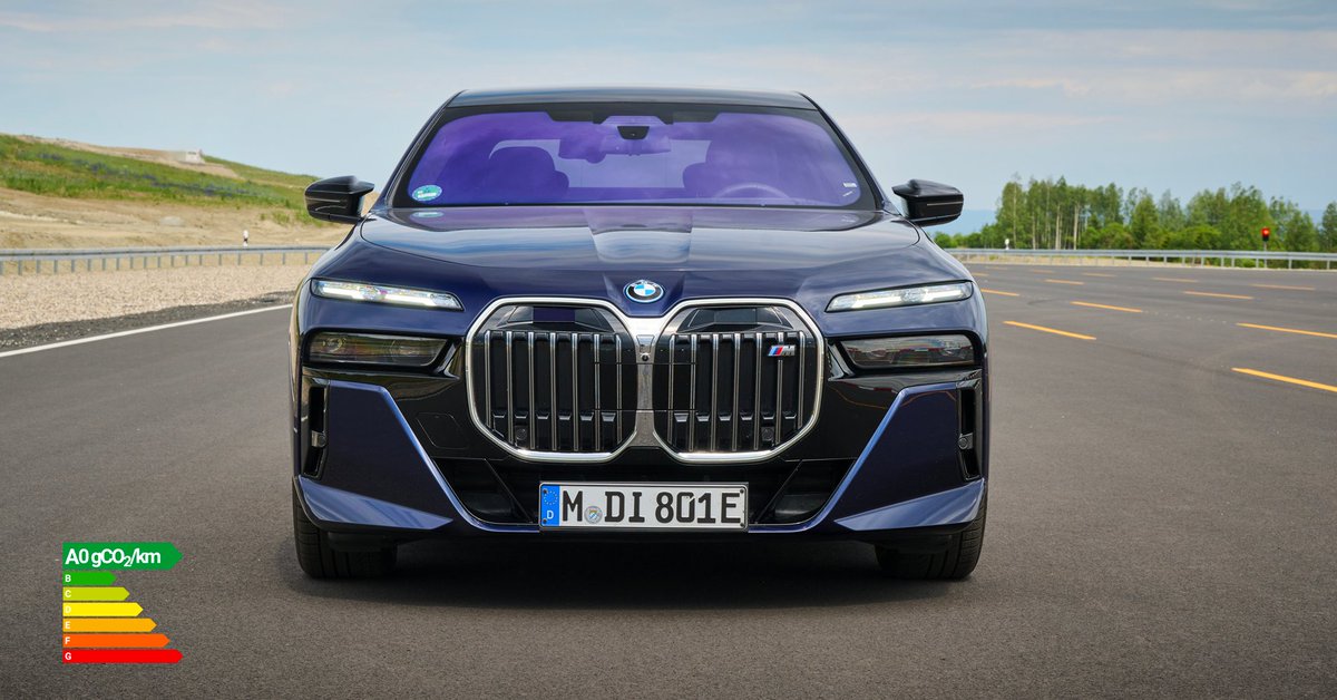 Laissez-vous conduire.👐 En 🇩🇪, les premières BMW équipées du #BMWPersonalPilotL3 sont arrivées. De jour comme de nuit, la #Tech permet de relayer le conducteur à une vitesse max de 60 km/h sur des autoroutes dont les chaussées sont séparées.