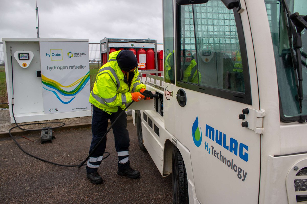 A ground-breaking hydrogen trial has been held at Bristol Airport. The airside hydrogen refuelling trial was a UK first and a step on the journey to zero emissions aviation.💚✈️ Read more 👉bit.ly/3VWQsth