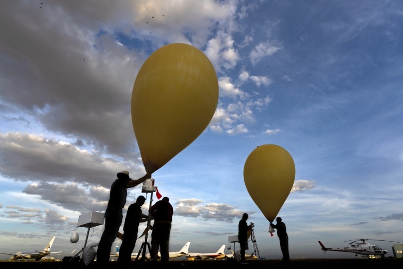 High-altitude balloons used as beyond-line-of-sight relays would provide communications nodes if satellite communications could not offer coverage in contested environments. ow.ly/GJOp50ReYwa