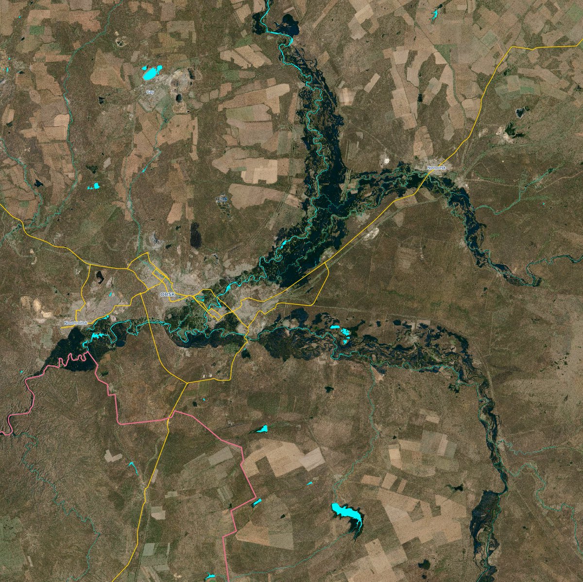 Another graphic, which we ended up not including in the piece, shows the water levels detected by Sentinel-1 on April 8 overlayed with Open Streetmap polygons for normal water levels in light blue.