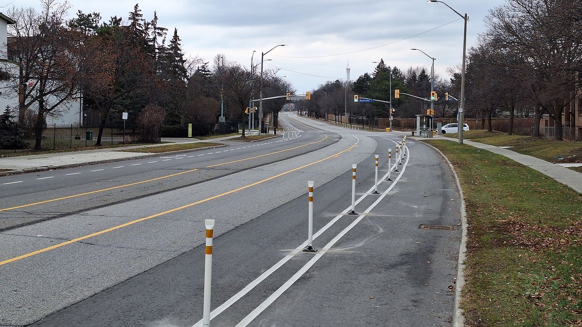 Learn more about the Aquitaine Avenue road safety project. The road has been modified to 3 lanes and includes bike lanes, parking spaces and a left turn lane. Attend a pop-up session at Meadowvale Town Centre on April 17 (2pm) or April 20 (11am) More: mississauga.ca/aquitaineroads…