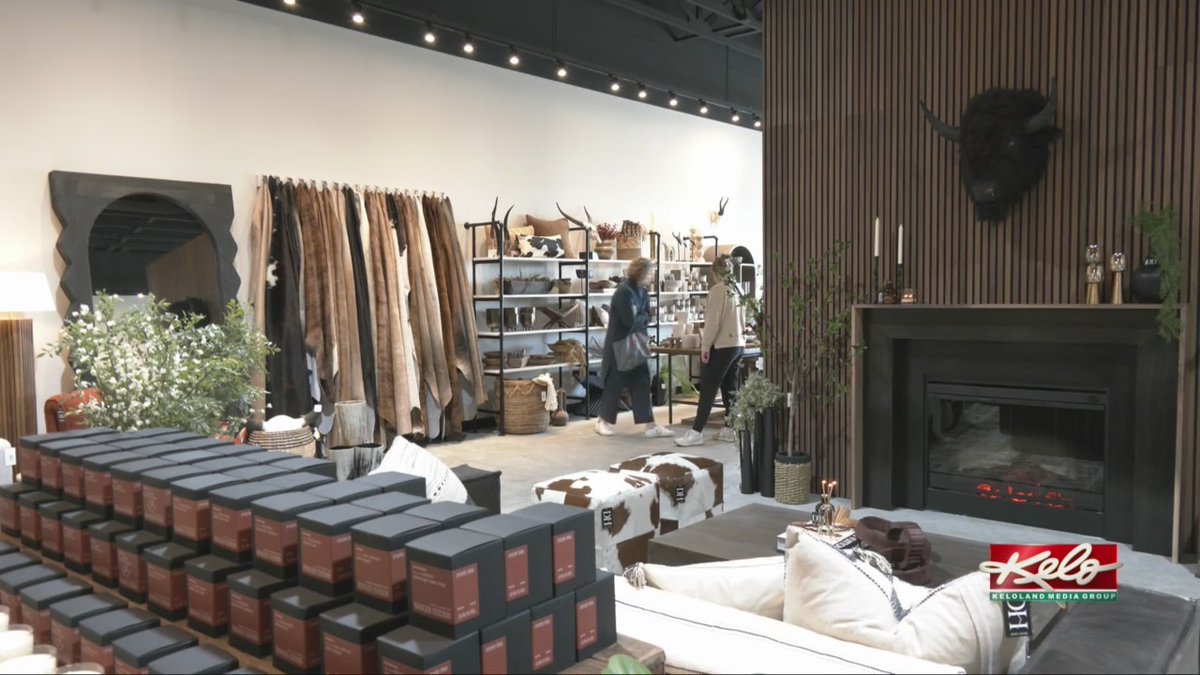 keloland's tweet image. A South Dakota couple is helping put Sioux Falls in the national spotlight with their show on HGTV. Now the stars of Down Home Fab have opened their own storefront in Tea. trib.al/6kIXT0O