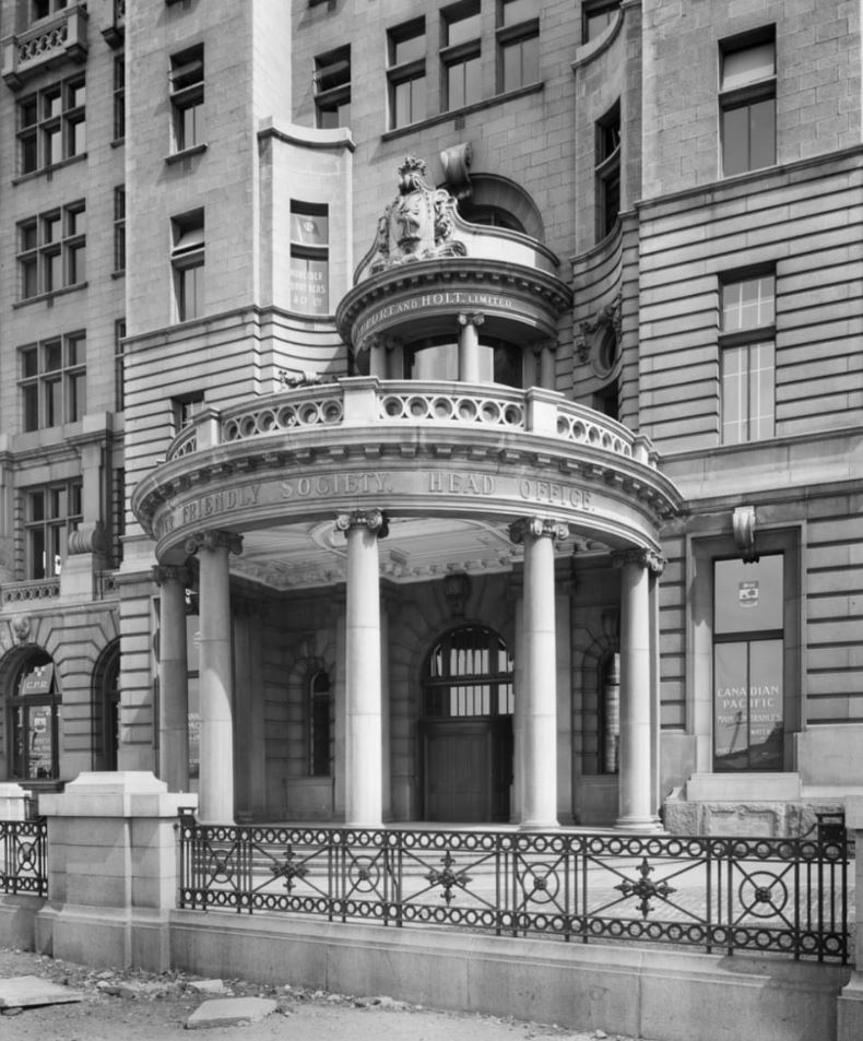 A great shot from May 1912, just 1 year after we opened! You can see we really haven't changed much over the years! From the 1960's The Royal Liver Building has been Grade 1 listed so we are very limited on the changes we can make😲 📷Kevin Sartorius (Facebook) #rlb360