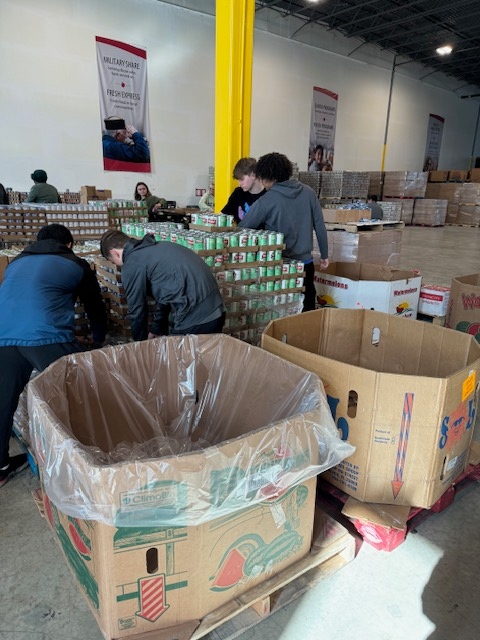 🥗 Some of our Class of 2024 Eagles teamed up Saturday to volunteer at the Central PA Food Bank. Through their efforts, they helped provide meals to 400 Central PA families. They are a #PortraitOfAnEagle! 🦅 📸 Photo: Ms. Alicia Hack #CVproud #EaglesAreEmpathetic