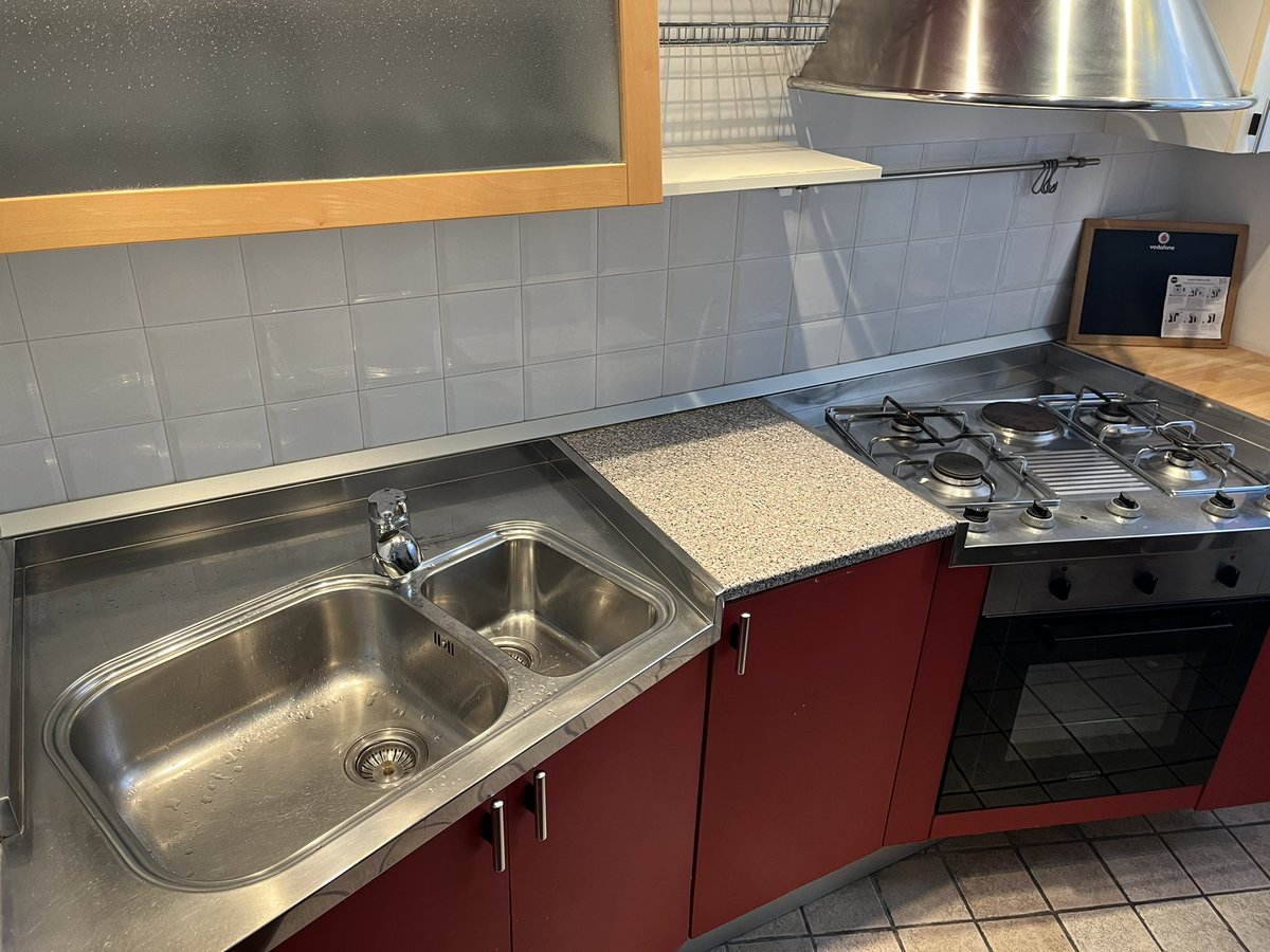 This Airbnb kitchen design is triggering my fight or flight response