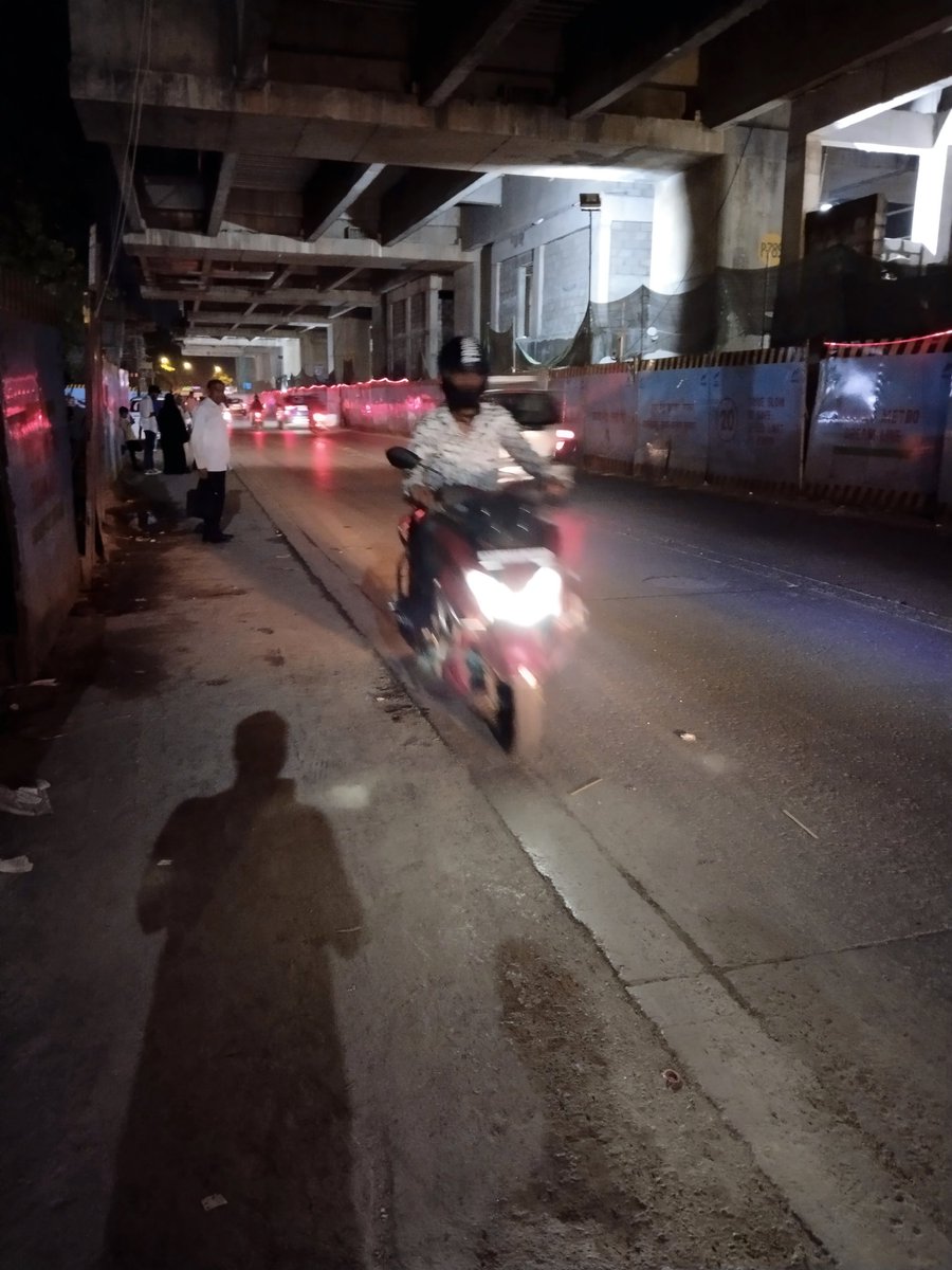 @MTPHereToHelp Share some more concerns with Chembur traffic division. Wrong side riding by 2 wheelers is very common on Sion-Trombay road. Please make them stop riding on the wrong side. I have complaining since a long time, but no action is taken against such acts, only false hope is shown!