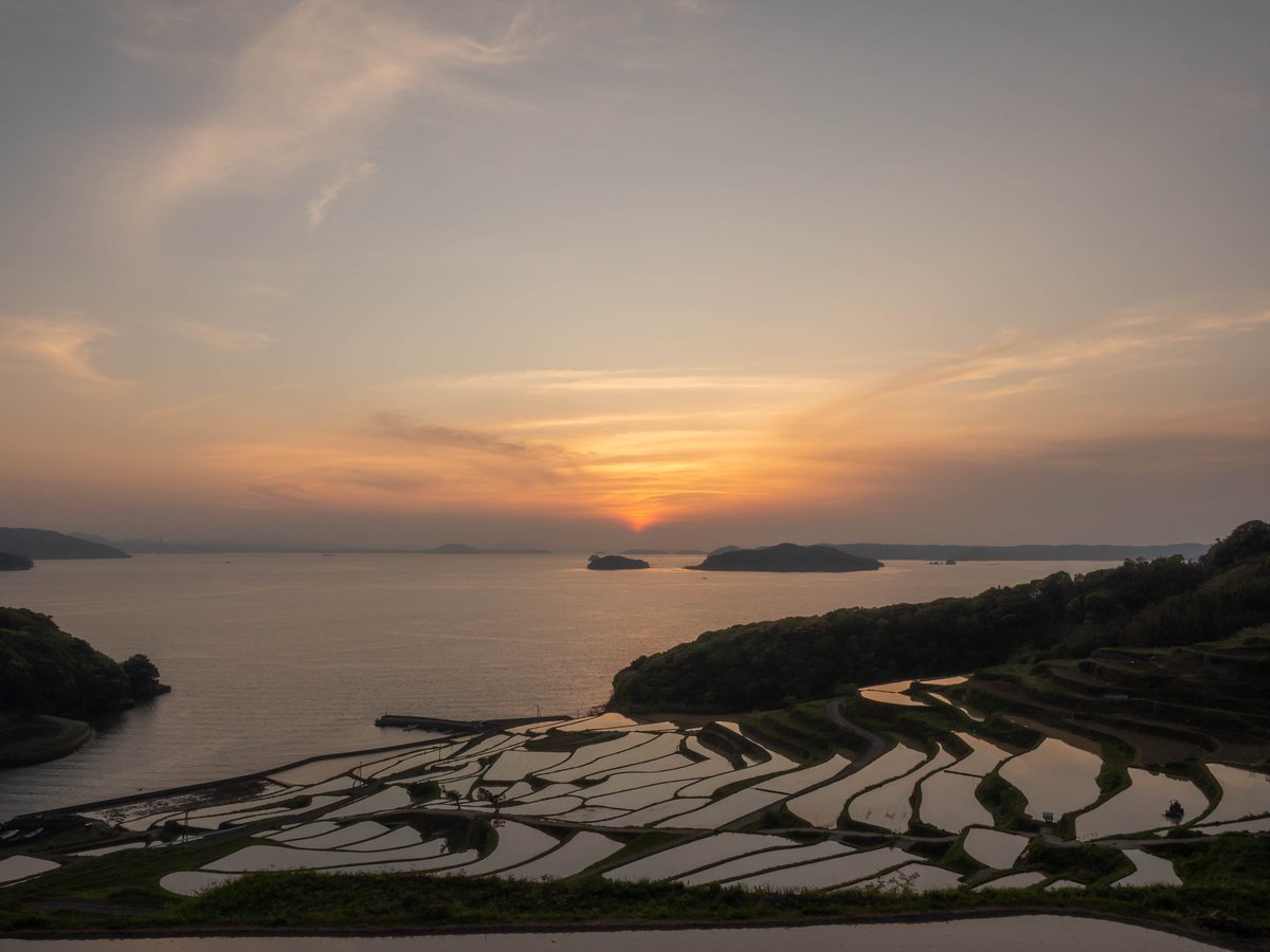 長崎県松浦市
棚田百選・土谷棚田と夕方の空