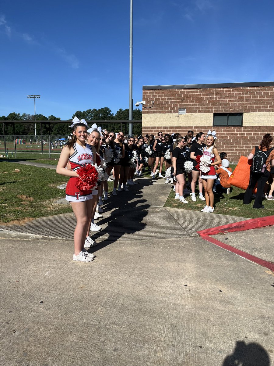 tomball_hscheer tweet picture