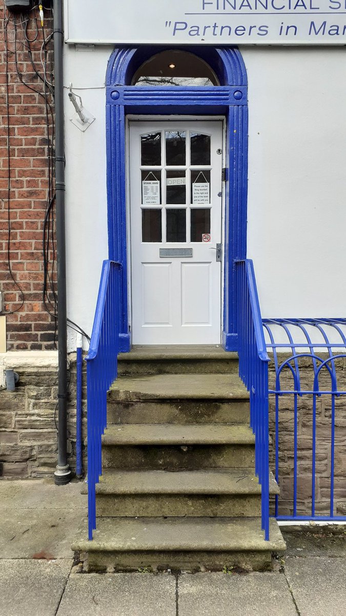 #terracedoor No.59 in my northwest series of #doors 
Chorley...#LANCASHIRE 

#NoContextDoors #DailyDoor #TuerzumAbend