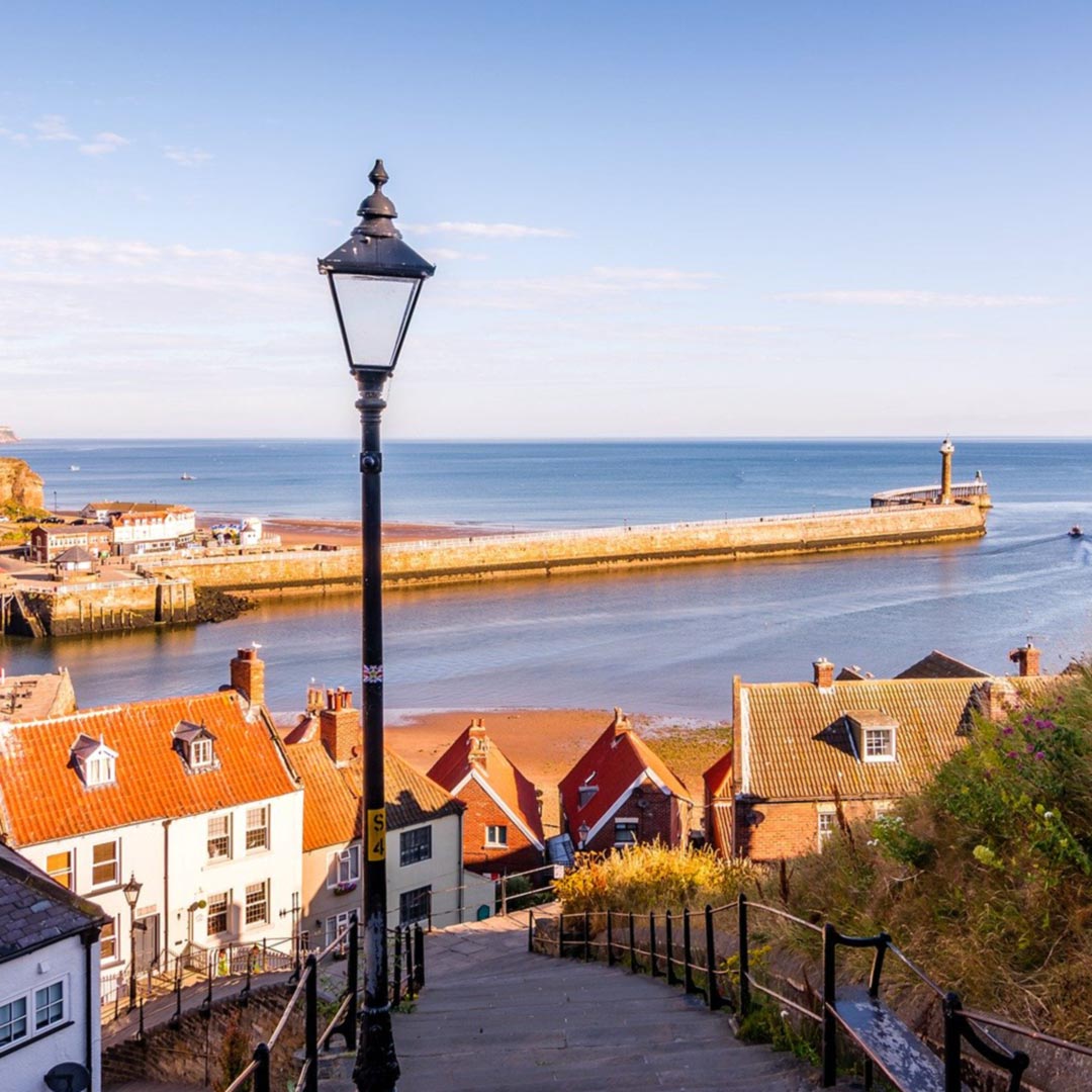 If you're heading to #Scarborough or #Whitby this weekend the park and ride service is open and offers an easy alternative to town centre parking. See full details at northyorks.gov.uk/roads-parking-…