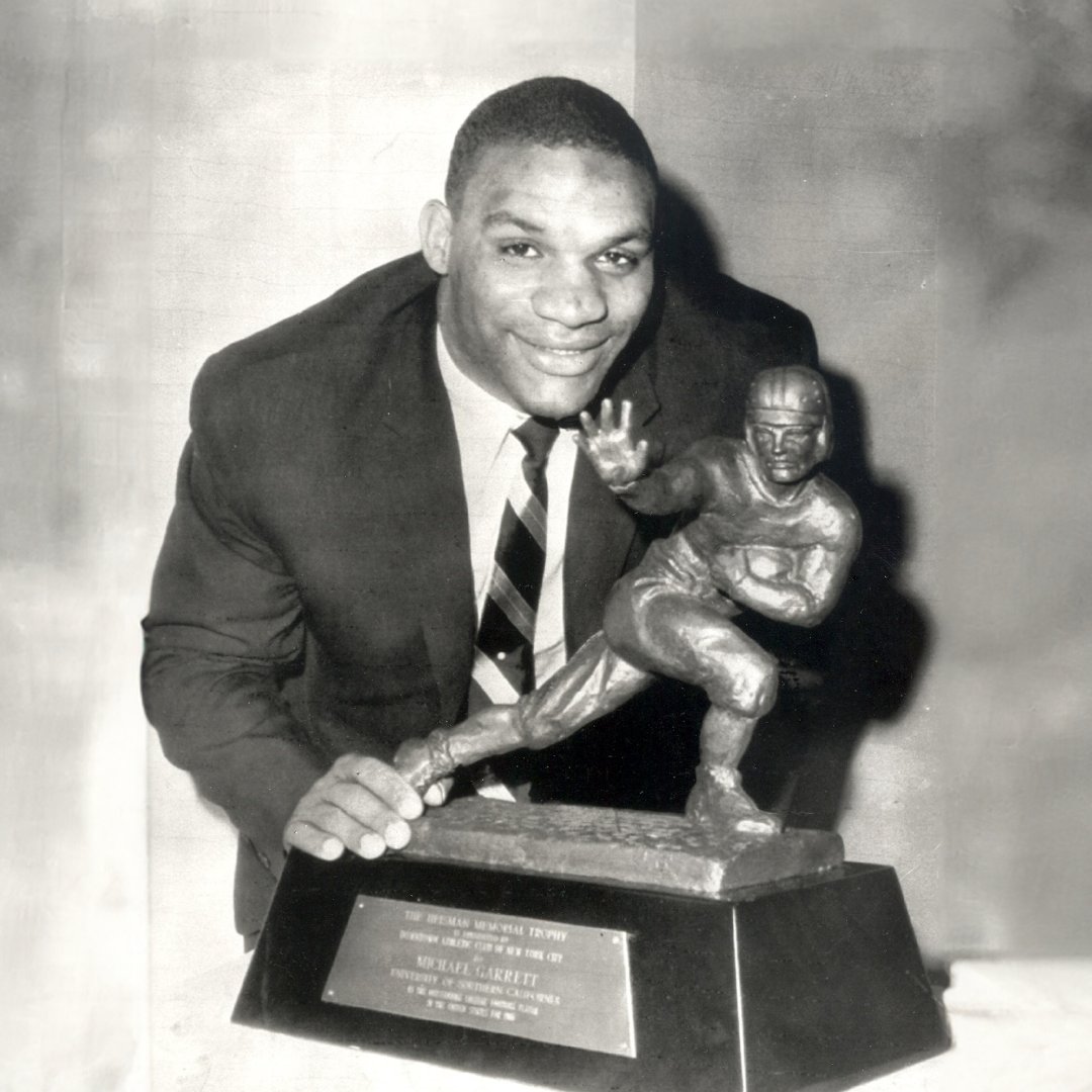 Happy Birthday to the 1965 Heisman Trophy winner, @uscfb’s Mike Garrett!​ Garrett’s Heisman-winning stats:​ 1,440 rushing yards​ 17 touchdowns ​ Garrett was a second-round pick in the 1966 draft and played four years for the Kansas City Chiefs and four more with the San Diego…