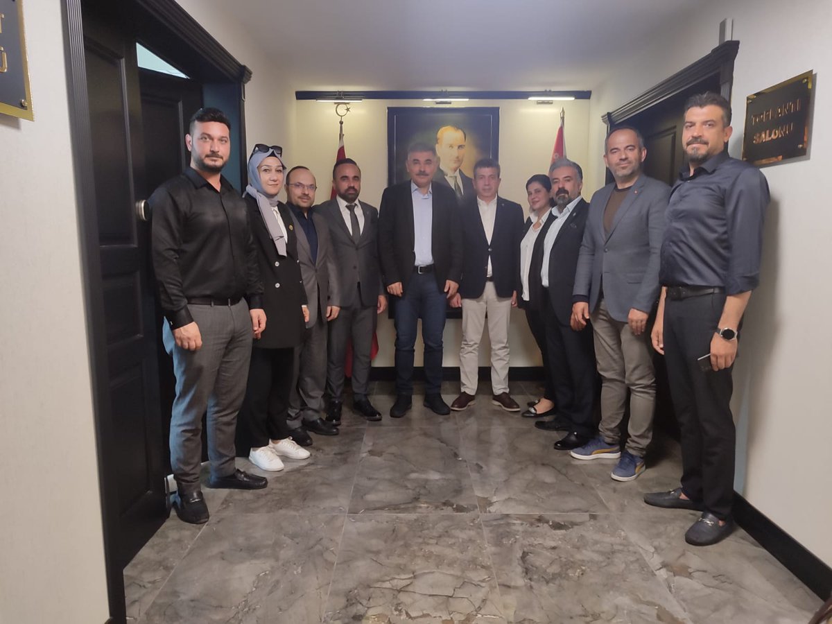 BBP Genel Başkan Yardımcılarımızdan sayın Bülent İspir'in katılımlarıyla BBP Mersin İl Başkanlığı’mızın bayramlaşma programına katıldık. Ardından Polis Haftası nedeni ile Mersin İl Emniyet Müdürümüz sayın Kamil Karabörk’ü makamında ziyaret ettik. Kutlu olsun.