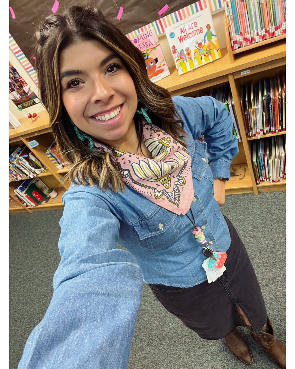 We’ve had a blast dressing up to celebrate #SchoolLibraryWeek! Thank you to all who participated! We’re continuing our celebration of #SchoolLibraryMonth next week with a LIBRARY acrostic poem contest! @SeguinISD