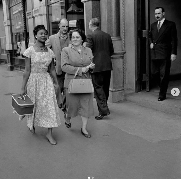 This is Folake Solanke in 1957, She made history as the first female Nigerian lawyer to be awarded the title of Senior Counsel 🤩