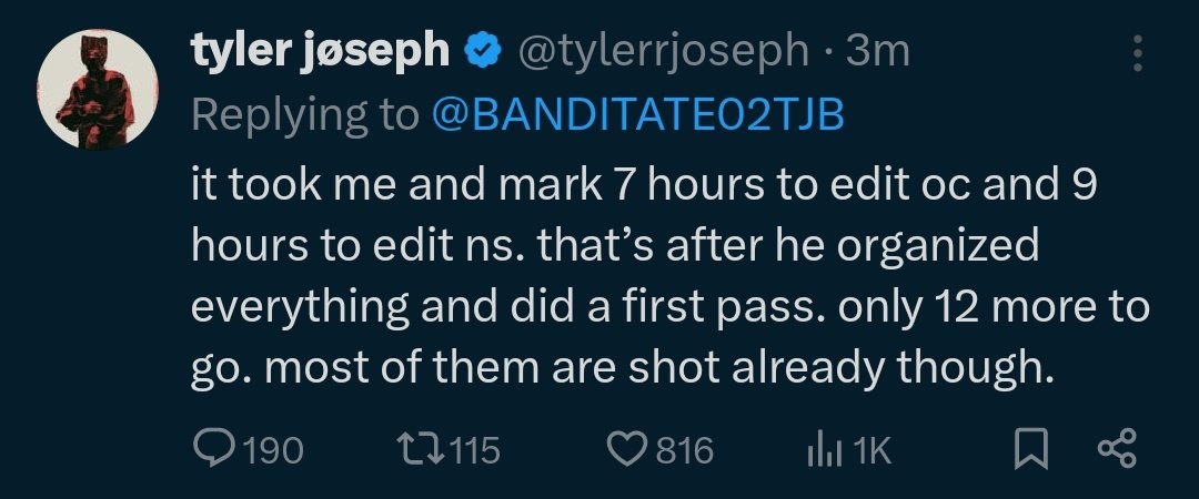 BANDITATE02TJB's tweet photo. the way I threw my phone both times and jumped to the corner of the room https://t.co/7LIfG6UeQ2