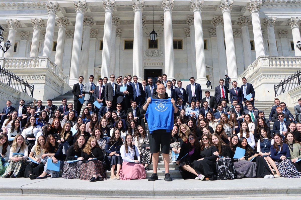 SenFettermanPA's tweet image. I don’t know why anybody would think I like hoodies…👀
 
Thanks to the 100+ students from Yeshiva University for stopping by the Senate—you’re always welcome back to my office!