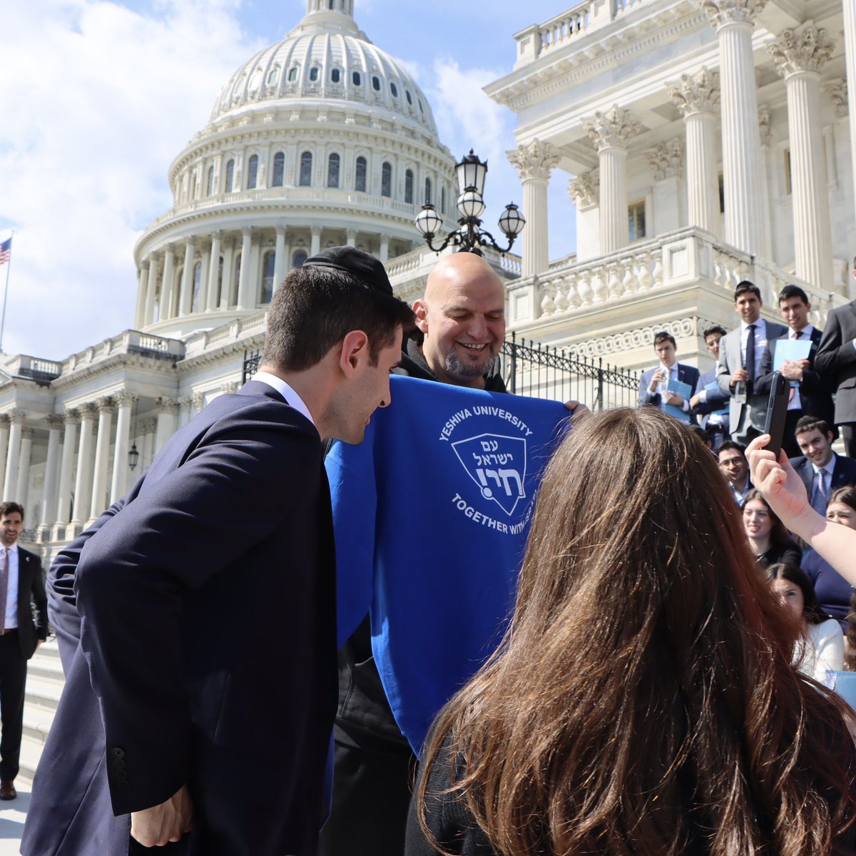 SenFettermanPA's tweet image. I don’t know why anybody would think I like hoodies…👀
 
Thanks to the 100+ students from Yeshiva University for stopping by the Senate—you’re always welcome back to my office!