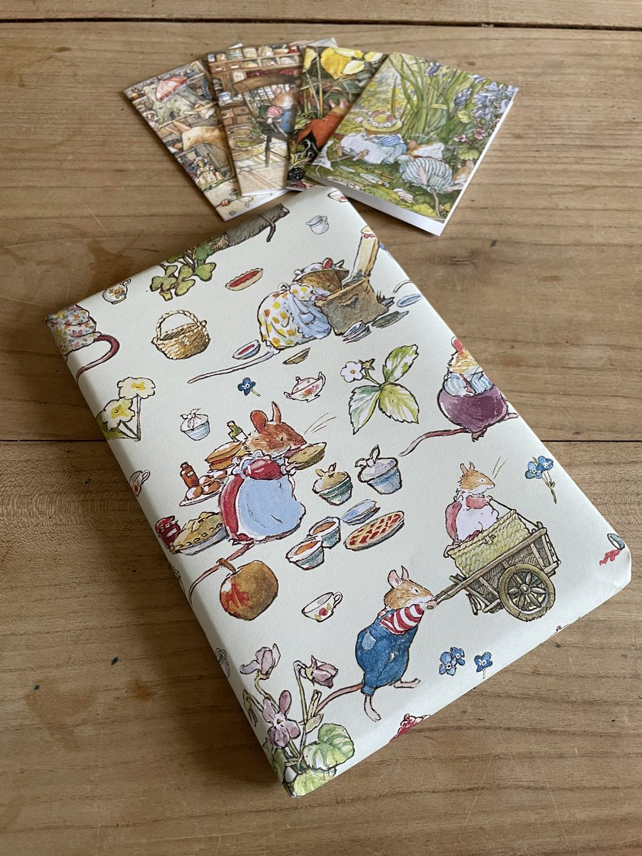 Gift wrap is now available on orders direct from the Brambly Hedge store! Tick the gift wrap box and we’ll wrap your item in our new Brambly Hedge wrapping paper and add your chosen message on a little hand written Brambly Hedge notecard Head this way bit.ly/3xvr93m