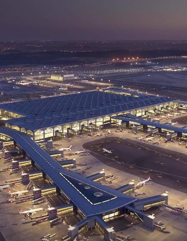Yıllık yolcu sayısı 150 milyona doğru giden İstanbul Havalimanı elektriğini güneşten karşılayan dünyadaki ilk havalimanı olacak Öküze tapan sığır sürüsüne duyurulur!! Saman ithal ettik yenmi??