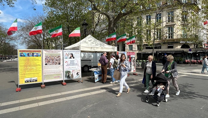 پاریس - برگزاری میز کتاب و نمایش تصاویر شهیدان توسط ایرانیان آزاده و در همبستگی با قیام سراسری - ۲۴فروردین
#مجاهدین_خلق
#نه_شاه_نه_شیخ