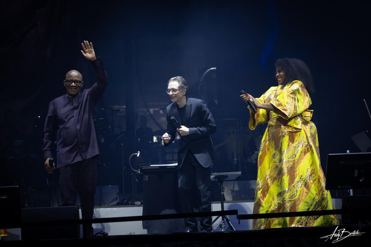 London @theo2london you were amazing 🤩 📸 @filmmusik_konzertfotografie HELLO DUBLIN see you tonight ❤️🙌🏾🙏🏾 @worldofhanszimmer #WOHZ #30yearsKings #30yearsaKING dressed by @davidtlale