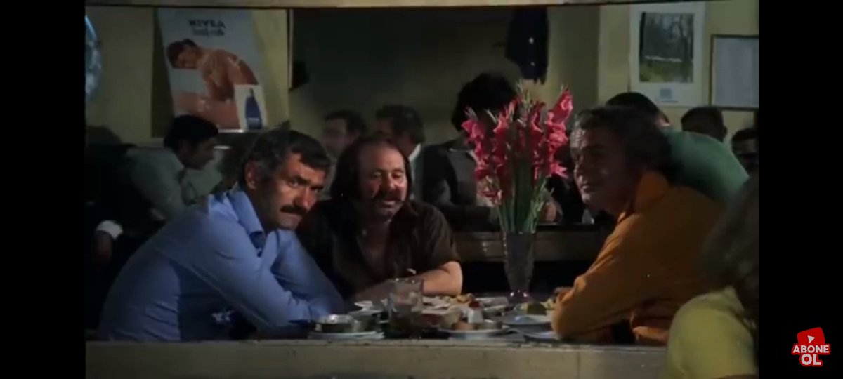 -Ne yersin Cemil?
+Hambur
-Sen bi pezevenksin Cemil