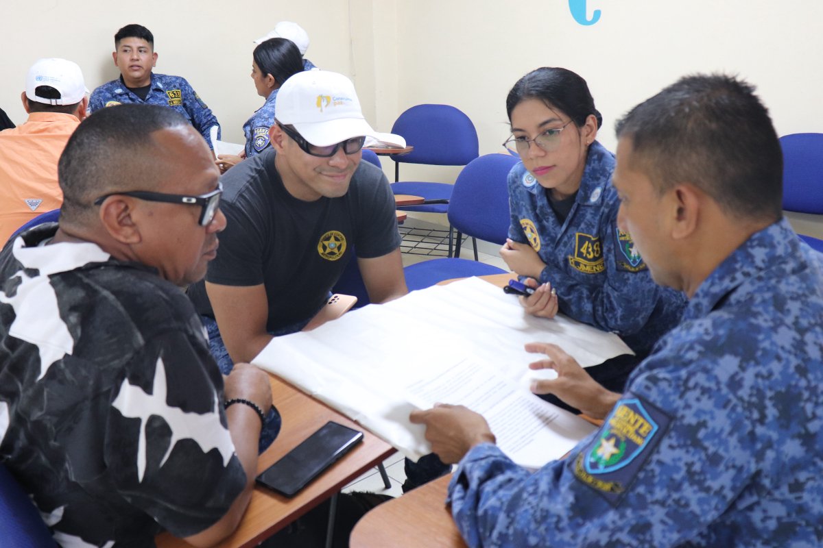 #ConstruimosPaz es un proyecto de @ONUecuador para fortalecer las capacidades institucionales y de la sociedad civil; para la prevención y gestión de conflictividad social y seguridad desde un enfoque de género y DDHH. Implementado por @onumujeresEcu @UNODCROCOL @PNUDEcuador