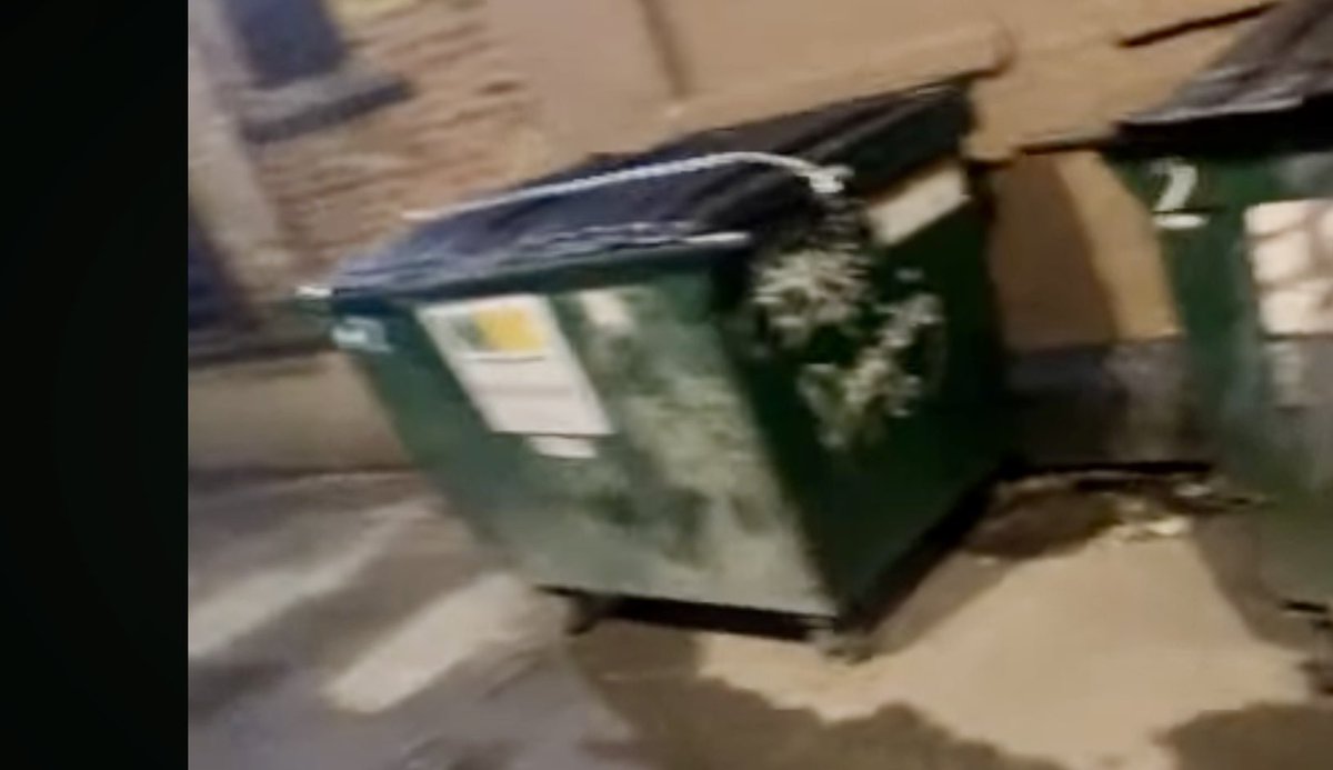 Didn't catch the best screen shot from @TrashyV12BMW live last night at Chicago CoS buttttt they have officially put a lock on one of the dumpsters 🗑️🫠😂 @GrowingupinSCN #Scientology #Scientologist #Leaked #DumpsterDiving