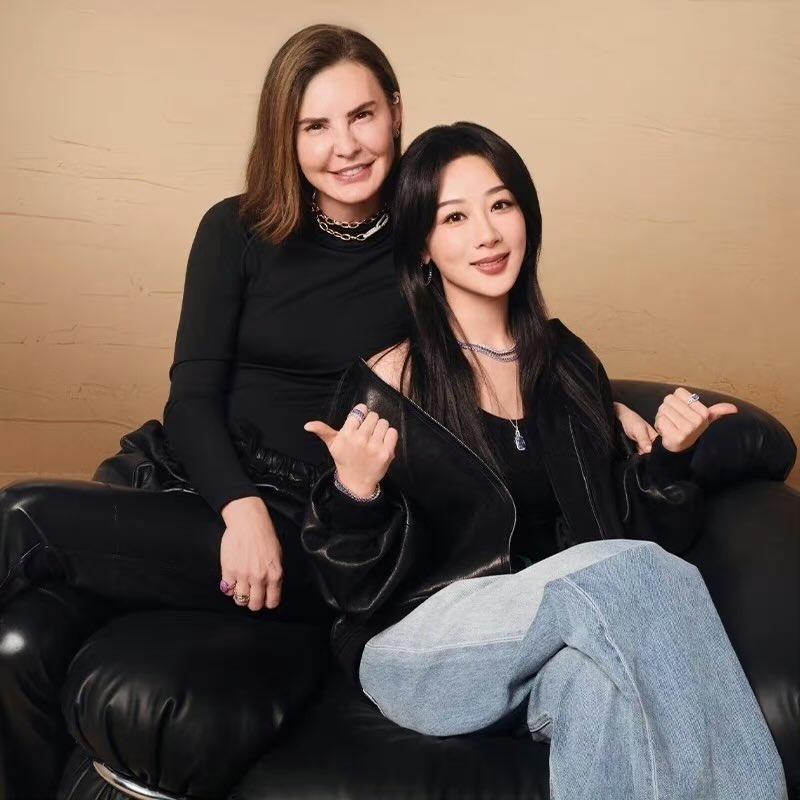 240412 @apm_monaco WeChat announcement about #YangZi x APM Monaco limited edition collaboration series

Creative director Kika Prette: “Proud of our collaboration with Yang Zi, the global ambassador of APM Monaco. Our shared vision in creating this series of jewelry is to (…)