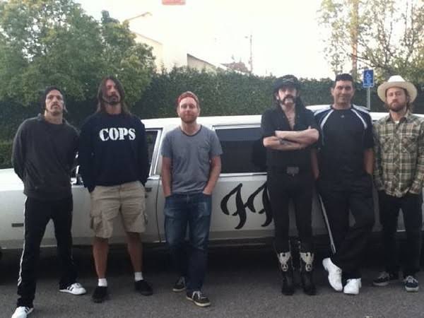 O tempo voa: há exatos 13 ANOS, o Foo Fighters lançava seu incrível sétimo disco de estúdio, “Wasting Light”.

O álbum de 2011 é considerado por muitos como o melhor da carreira da banda e um dos últimos que fez o Rock ter espaço no mainstream.

Diz pra gente o que você acha