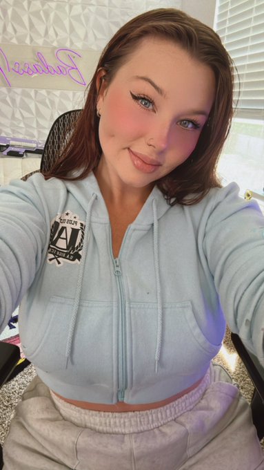 SKEEEYEEEEE HAPPY FRIDAY https://t.co/Ad3wvTTT1S