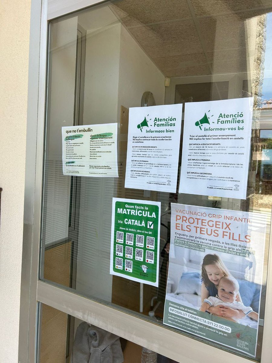 Atenció docents! 
Trobareu tots els cartells informatius per les famílies a assembleadocentsib.blogspot.com/2024/04/reunio…
Els podeu imprimir i penjar a l'entrada dels vostres centres d'infantil i primària.
+QR amb fons blanc i en verd
+Atenció Famílies Informau-vos bé
+Que no t'embullin